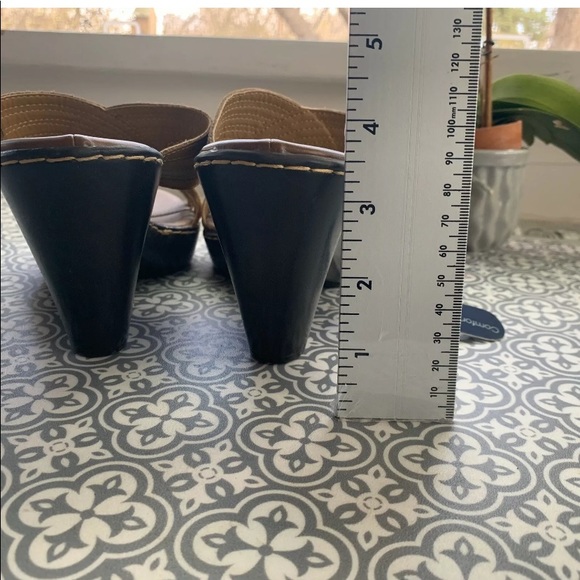 Brand New Croft and Barrow Leather Wedge Sandals - Picture 4 of 8